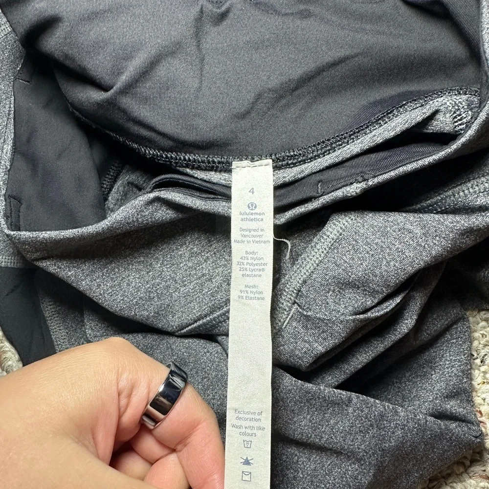 Lululemon Pace Rival Crop Pants in Black and gray -Size 4